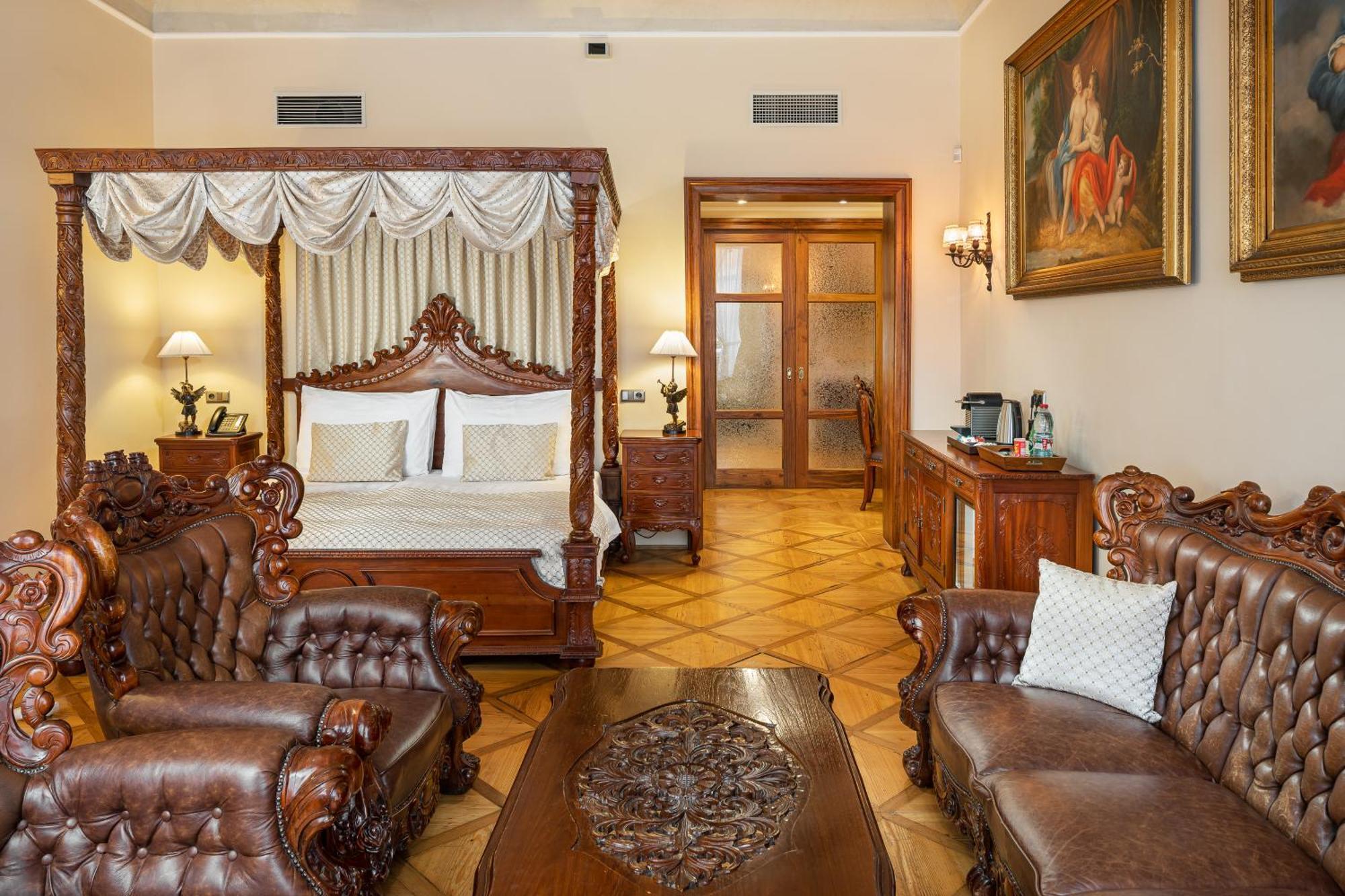 Iron Gate & By Bhg Hotel Prag